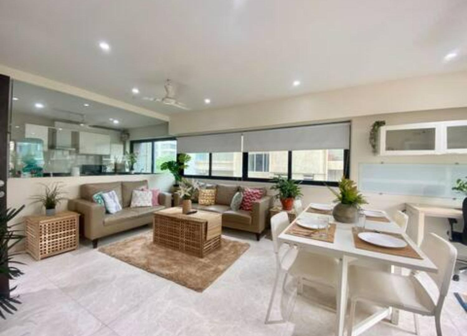 Connekthomes -modern 3bed3bath In Prime Bandra Neighborhood *