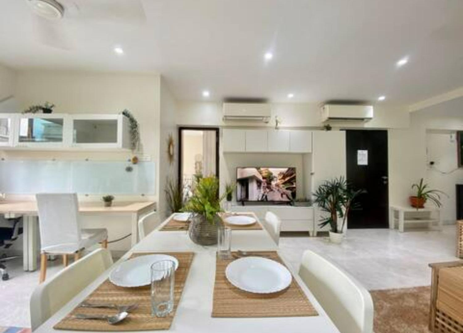 Connekthomes -modern 3bed3bath In Prime Bandra Neighborhood * Mumbai