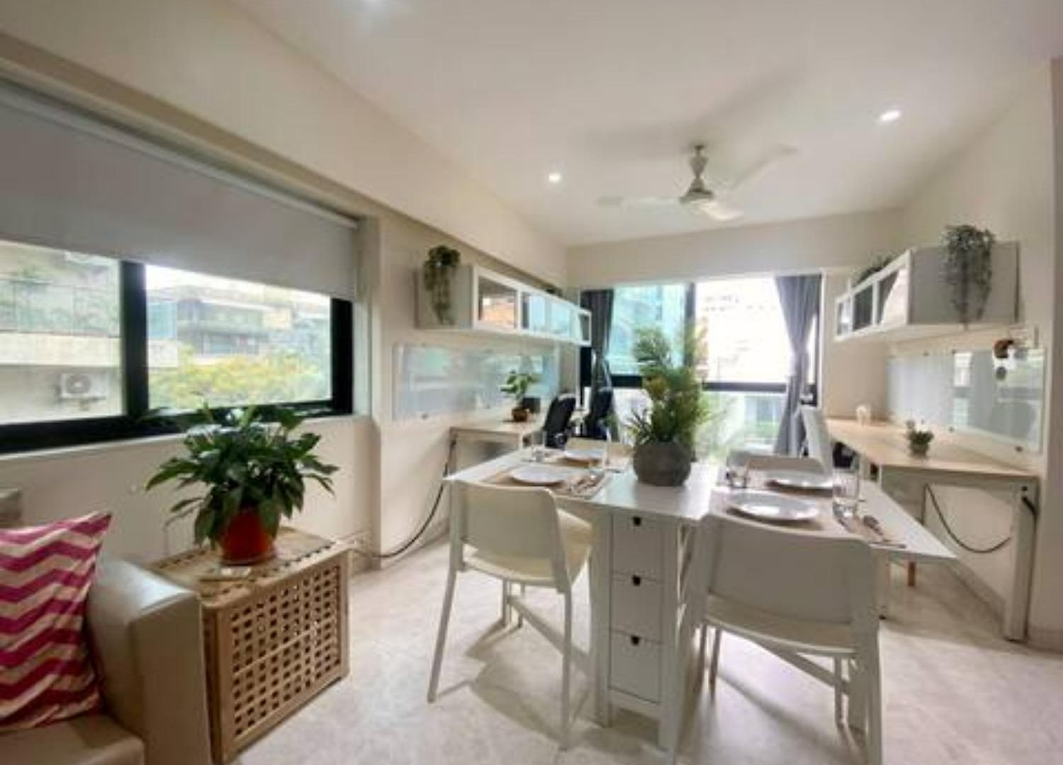 Connekthomes -modern 3bed3bath In Prime Bandra Neighborhood