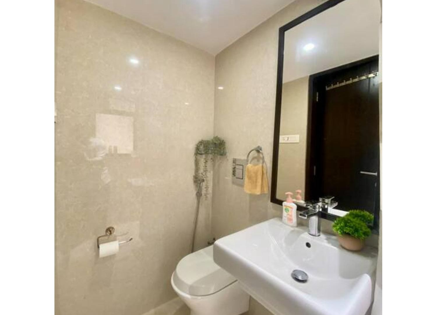 Connekthomes -modern 3bed3bath In Prime Bandra Neighborhood Apartment