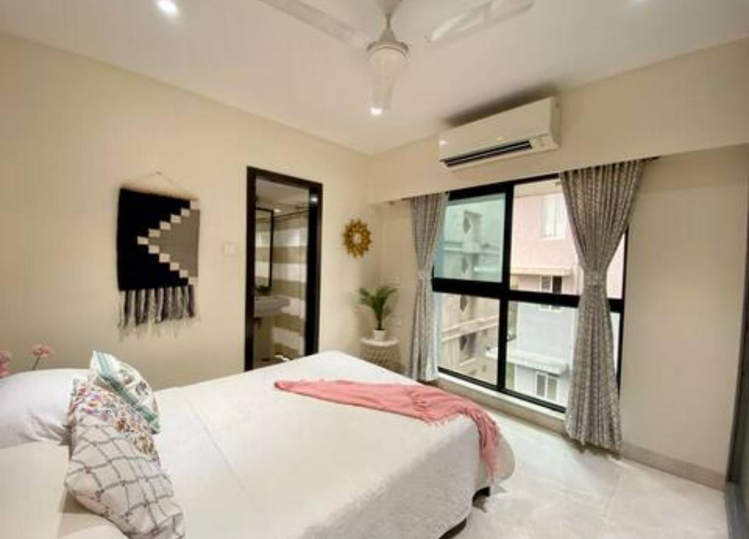 Apartment Connekthomes -modern 3bed3bath In Prime Bandra Neighborhood