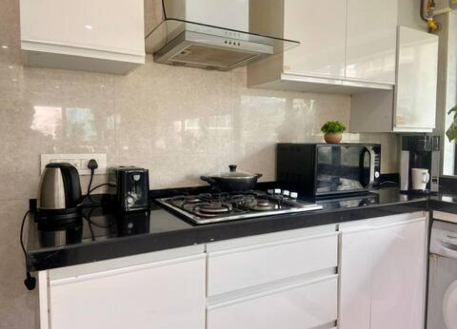 Apartment Connekthomes -modern 3bed3bath In Prime Bandra Neighborhood *