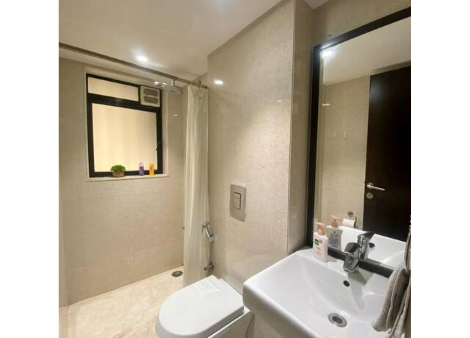 Apartment Connekthomes -modern 3bed3bath In Prime Bandra Neighborhood Mumbai
