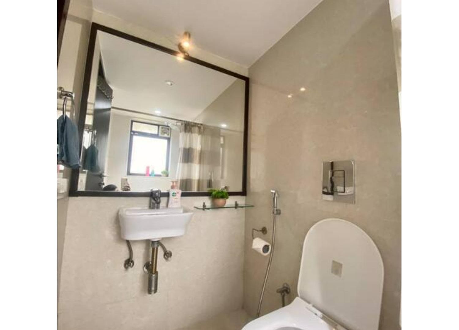 Connekthomes -modern 3bed3bath In Prime Bandra Neighborhood Apartment *