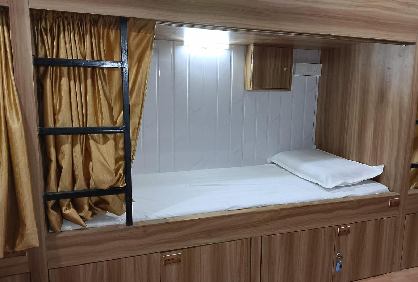 Sun Shine Ac Guest house Mumbai