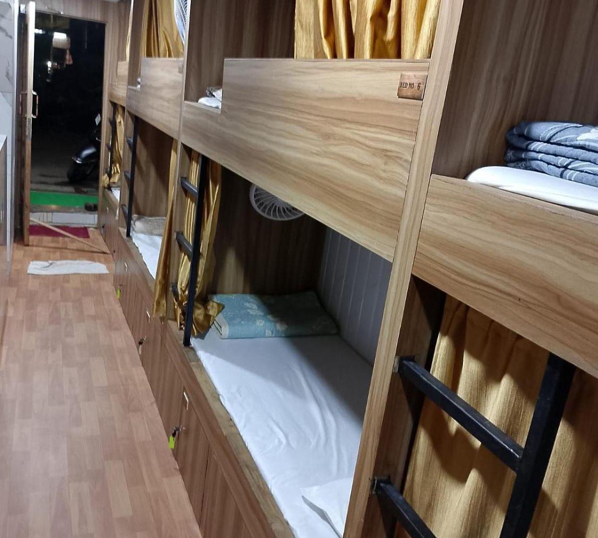 Sun Shine Ac Guest house Mumbai