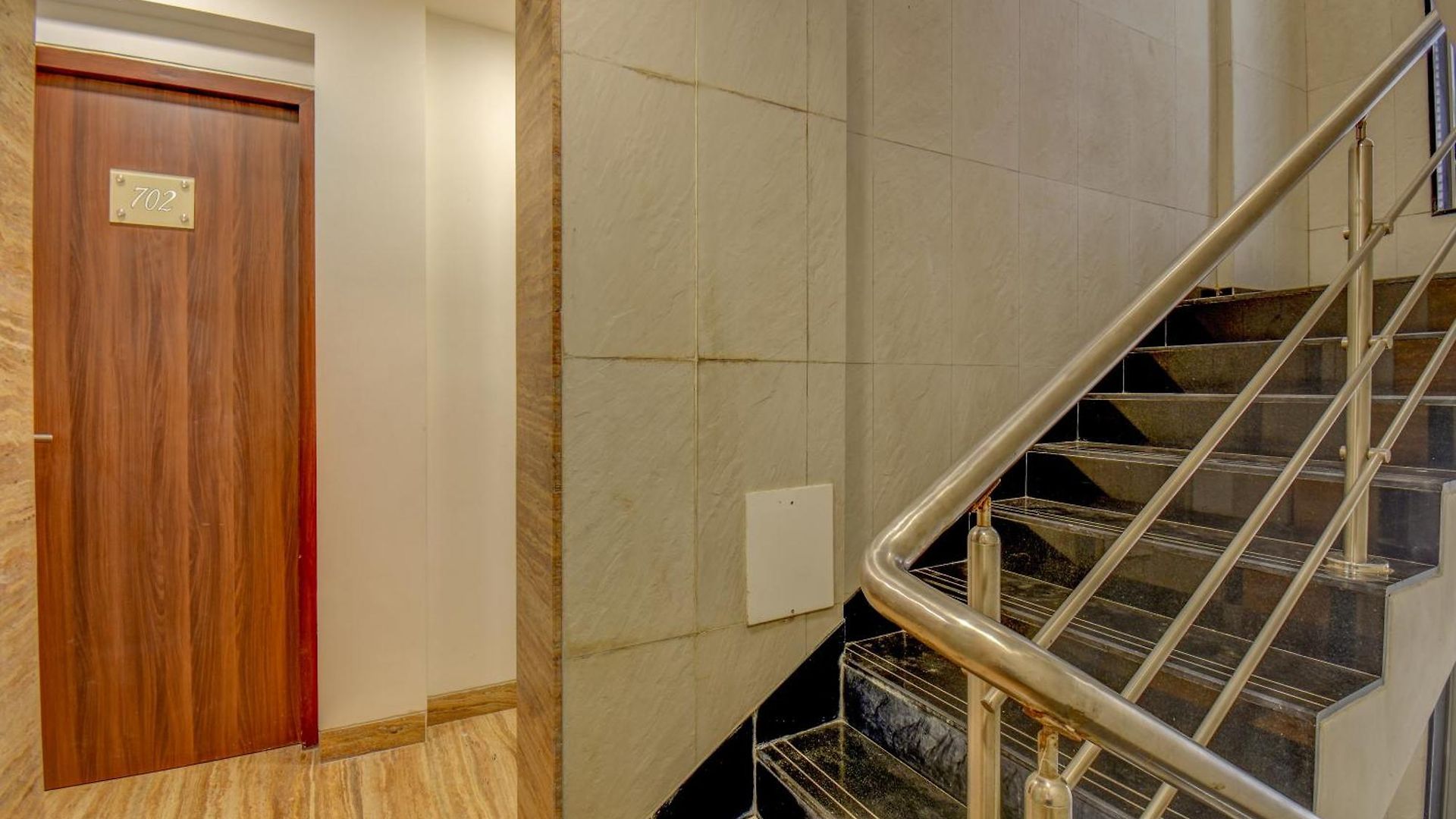 Staywood Suites, 3* Mumbai