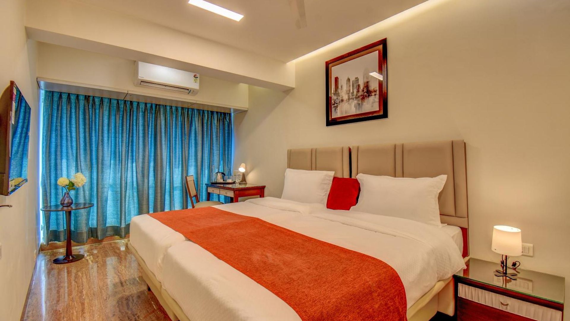 Staywood Suites, Hotel 3*