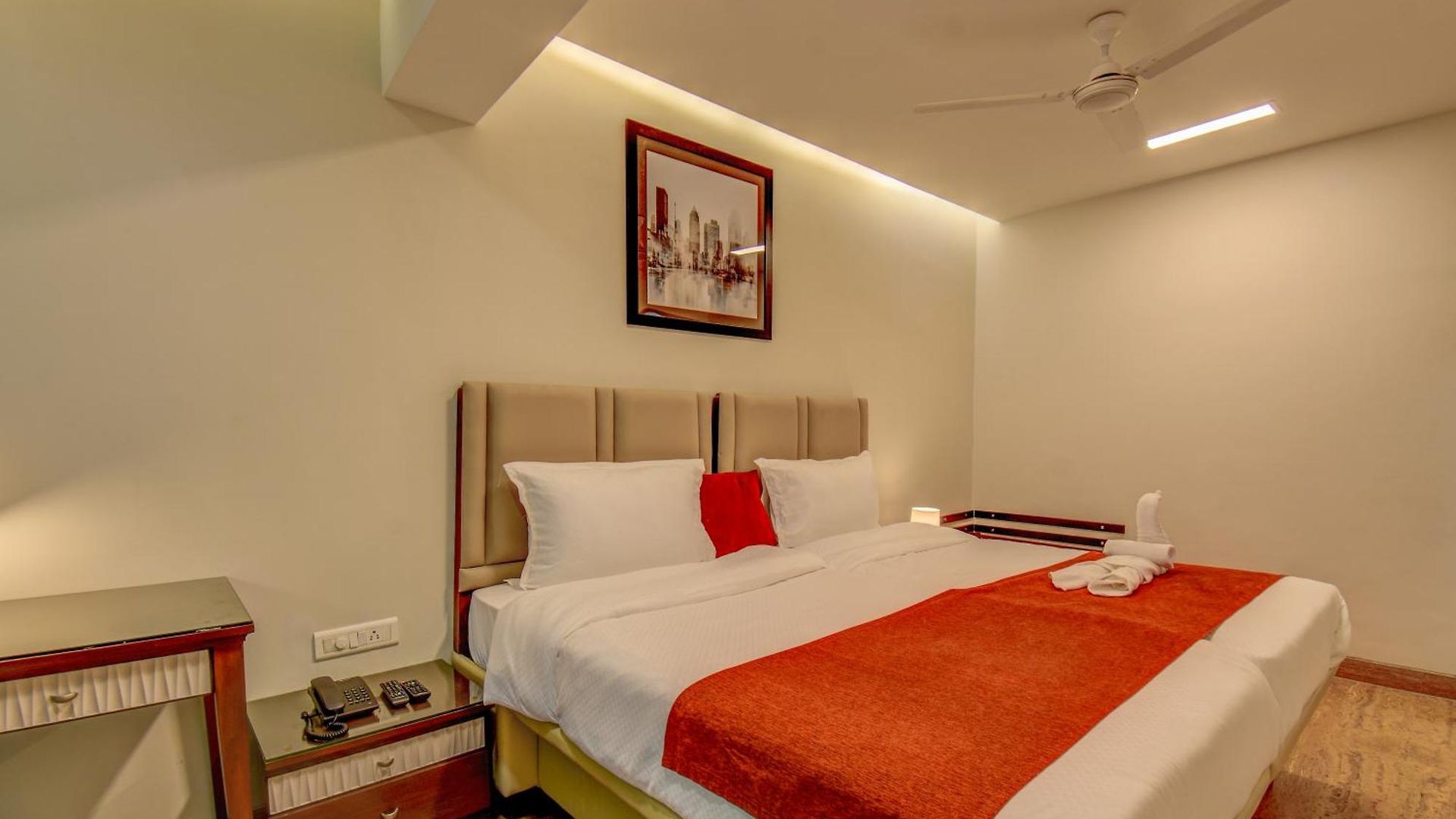 Staywood Suites, 3*