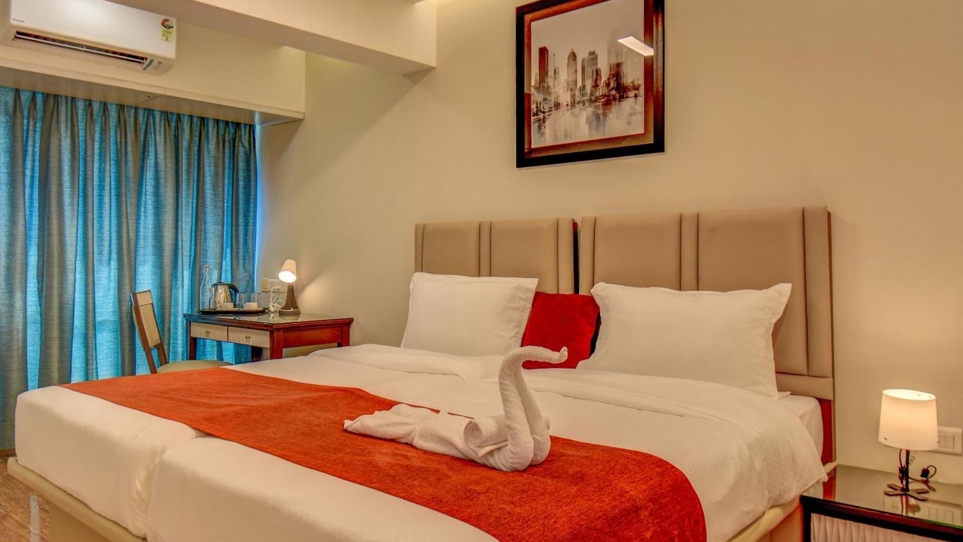 Hotel Staywood Suites, 3*