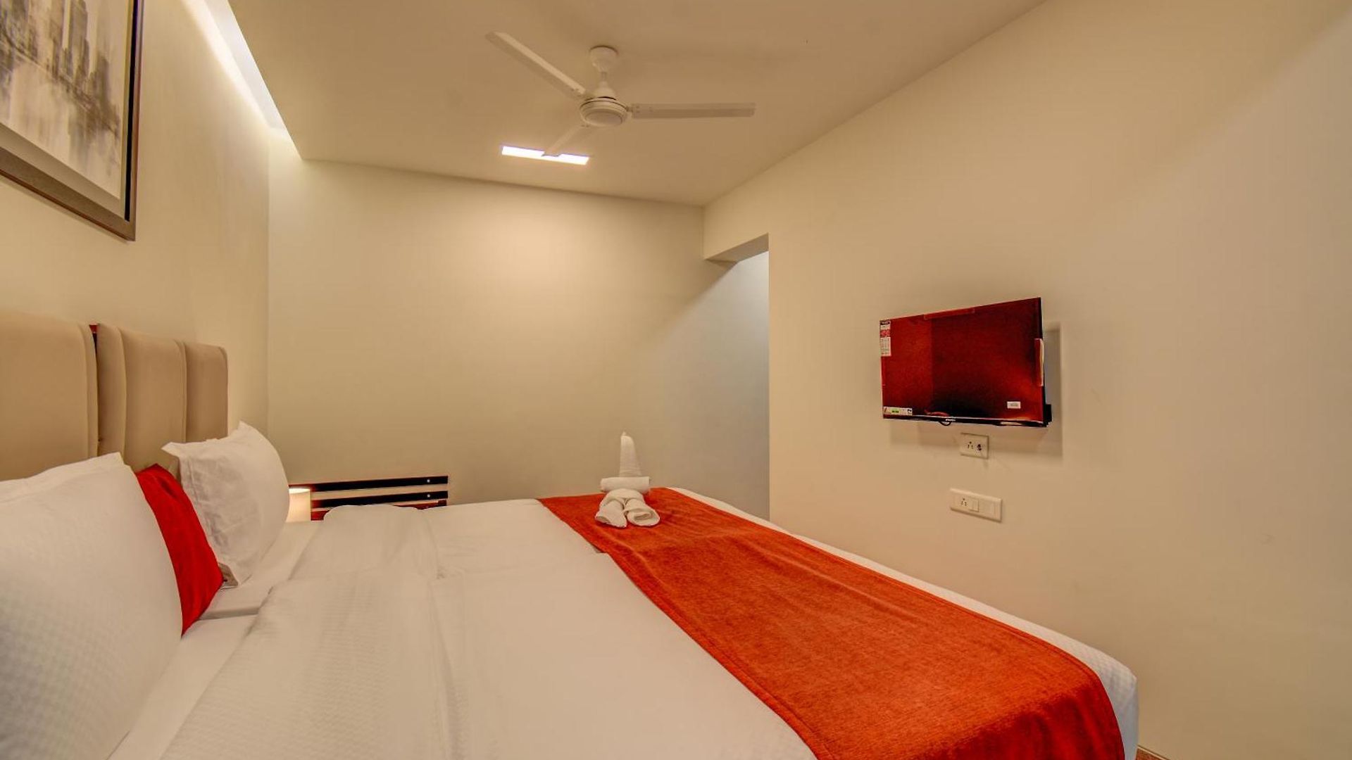 Hotel Staywood Suites, 3*