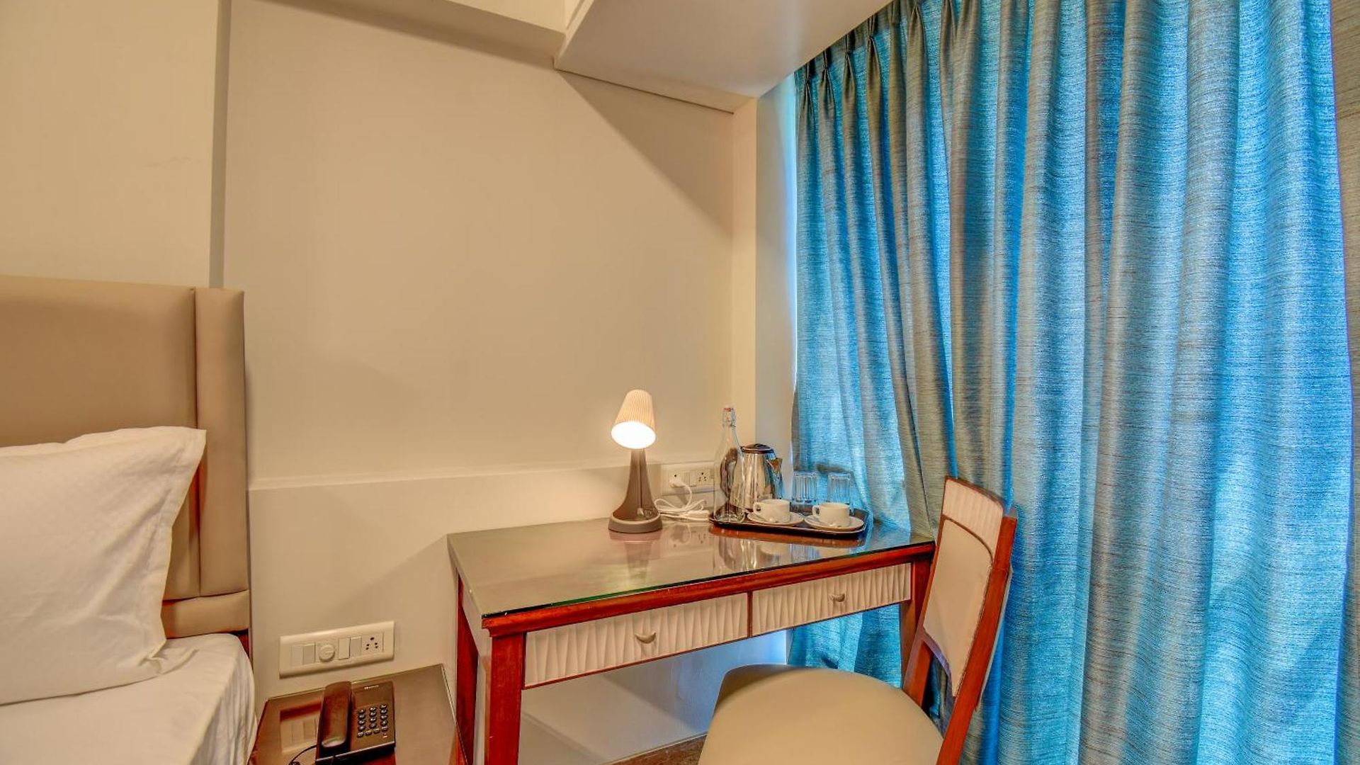 Staywood Suites, Hotel