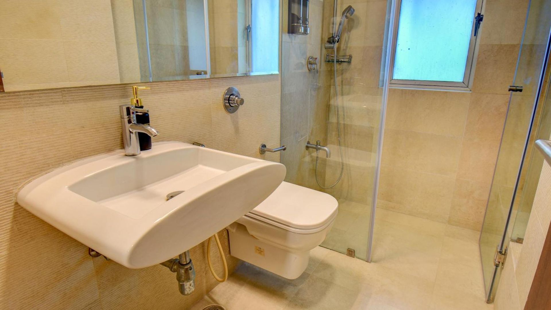 Staywood Suites, Hotel 3*
