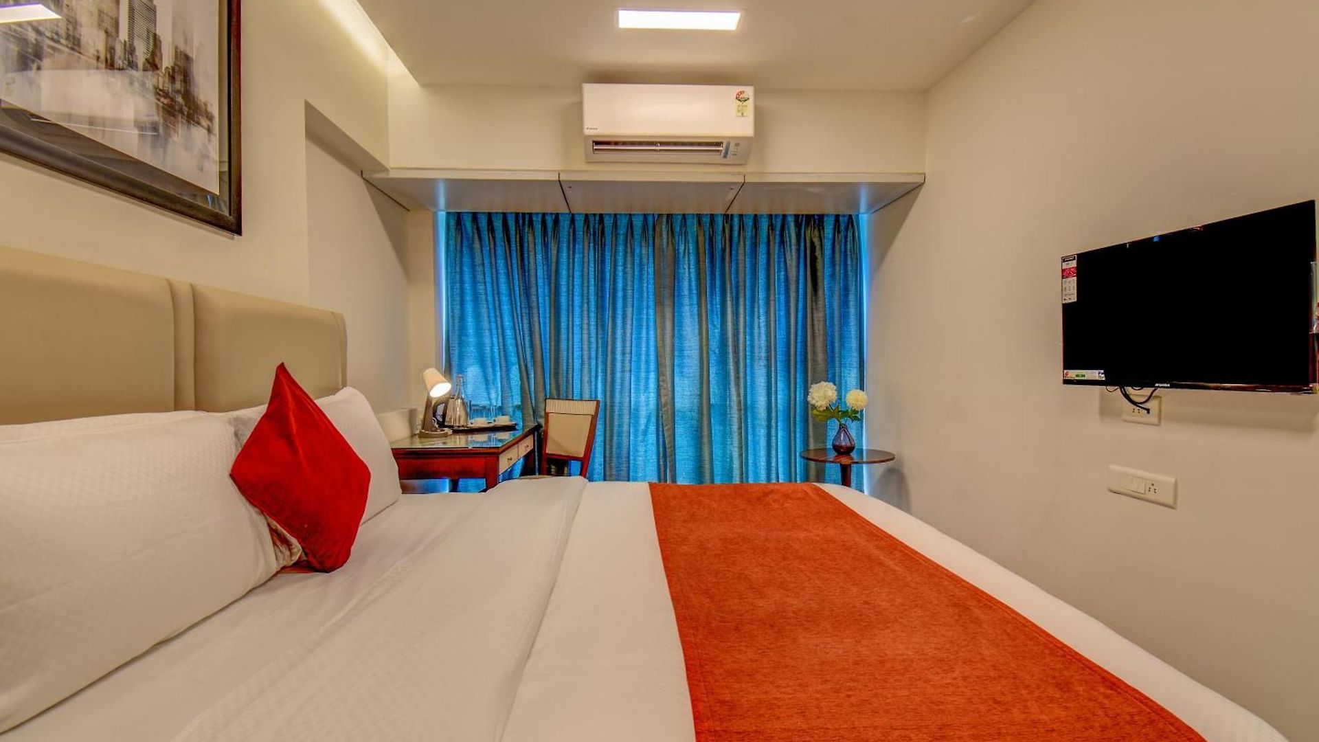 Staywood Suites, Hotel 3*