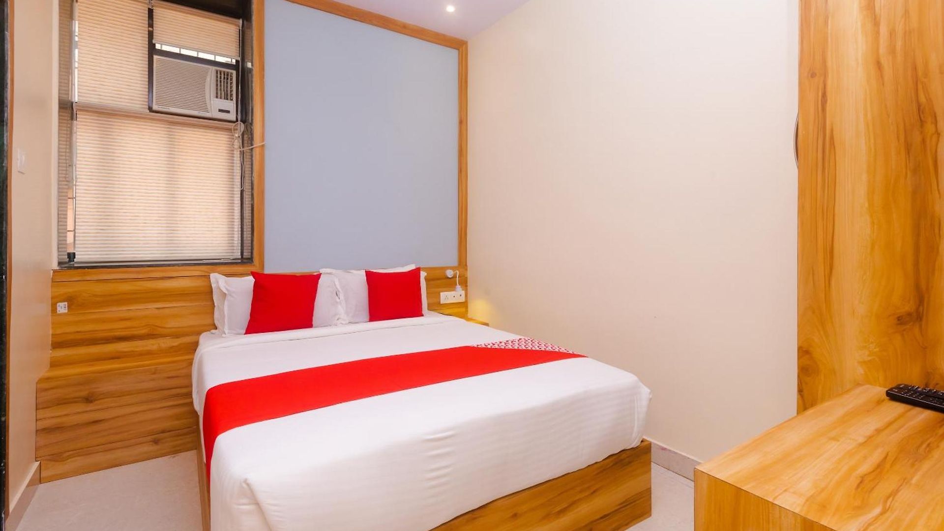 Hotel Sun Near Saifee Hospital And Hn Reliance Hospital