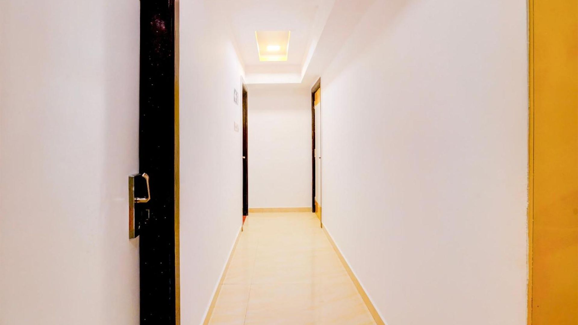 Hotel Collection O Andheri West Near Kokilaben Hospital 3*