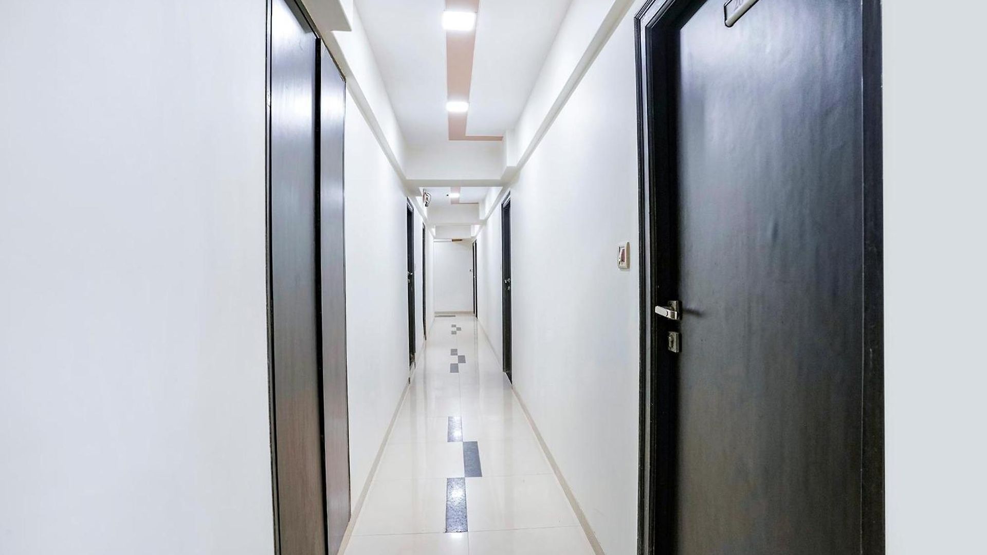 Hotel Fabhotel Kamran Residency - Nr Lbs Marg