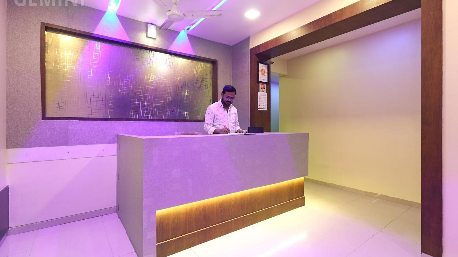 Gemini Hotel 2*