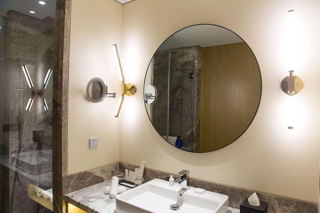 Radisson Blu International Airport 5*