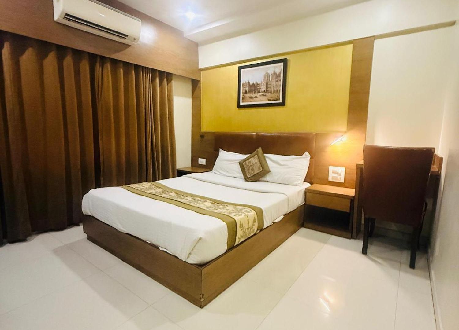 Hotel Crystal Luxury Inn- Bandra 3*