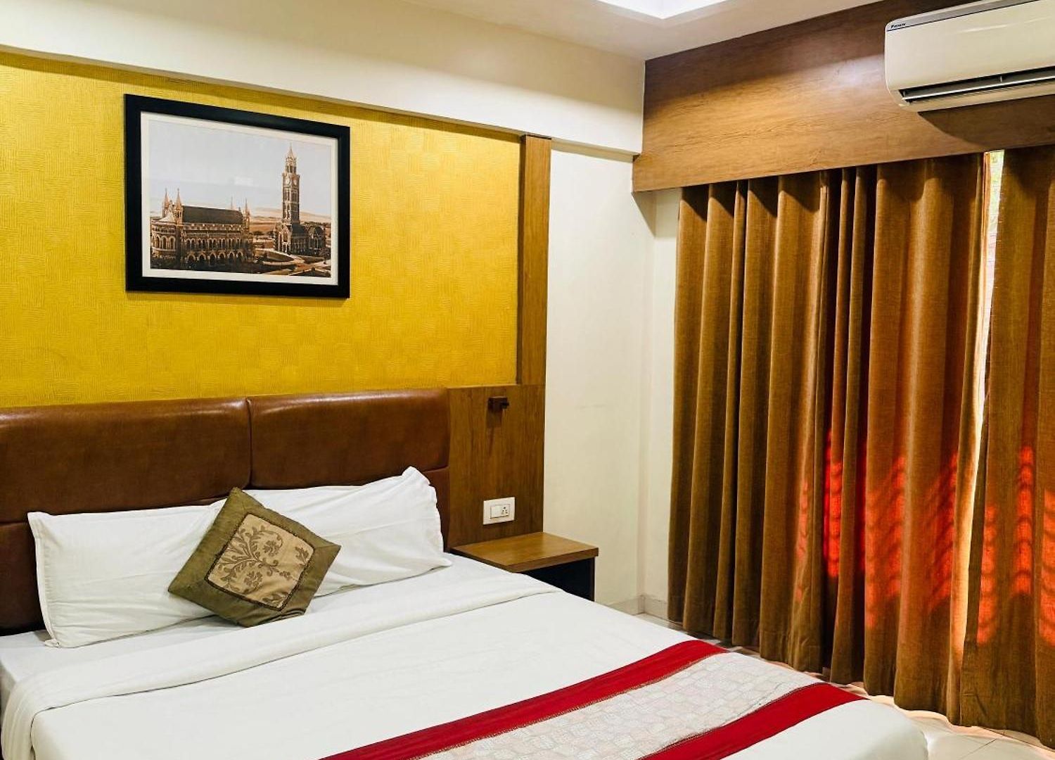 Crystal Luxury Inn- Bandra 3* Mumbai