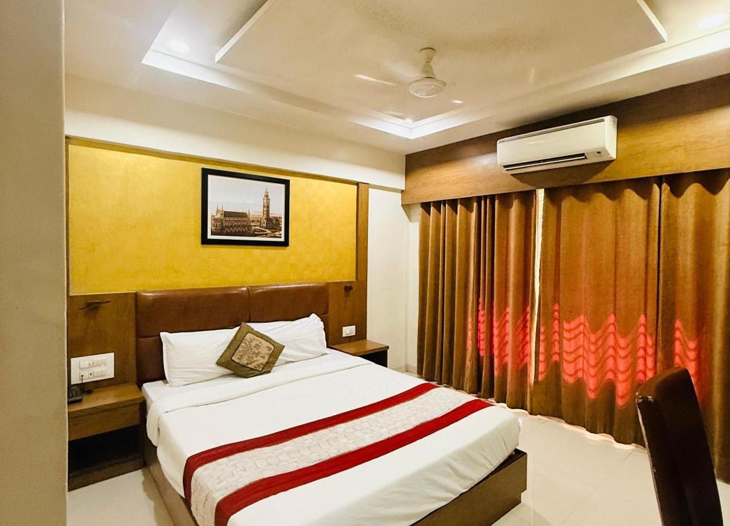 Hotel Crystal Luxury Inn- Bandra 3*
