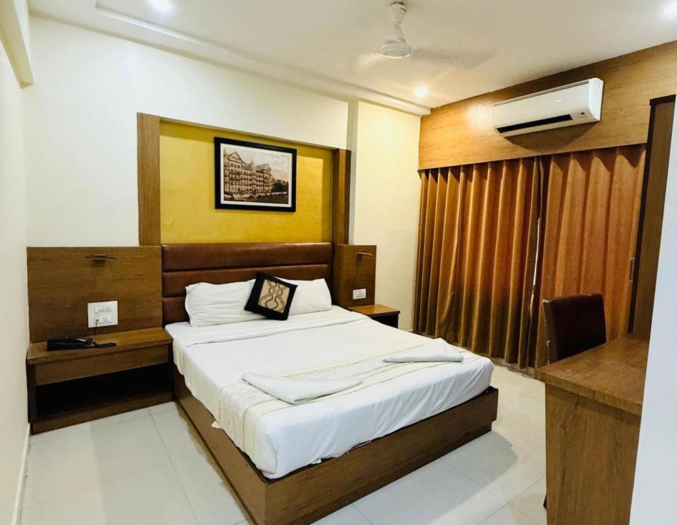 Crystal Luxury Inn- Bandra Hotel Mumbai