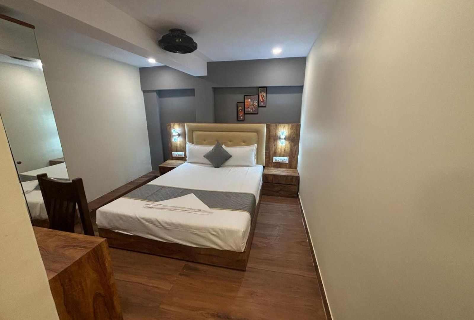 Hotel Z-a-r-a Park Goregaon West 2*