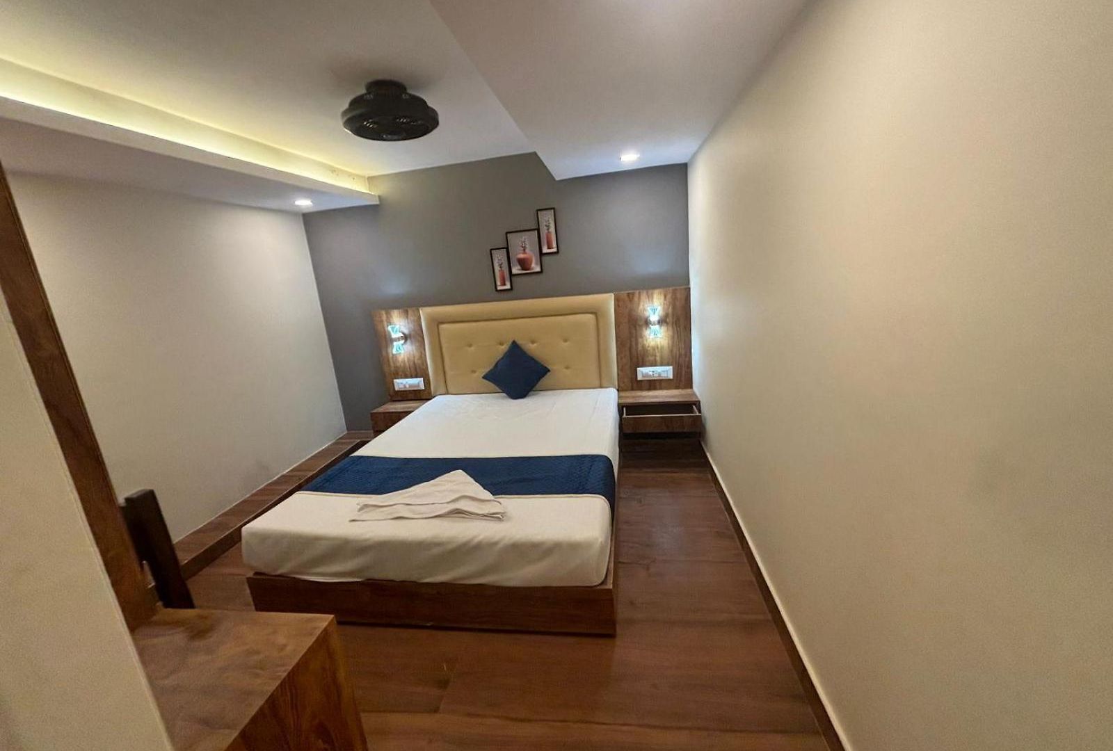 Z-a-r-a Park Goregaon West Hotel