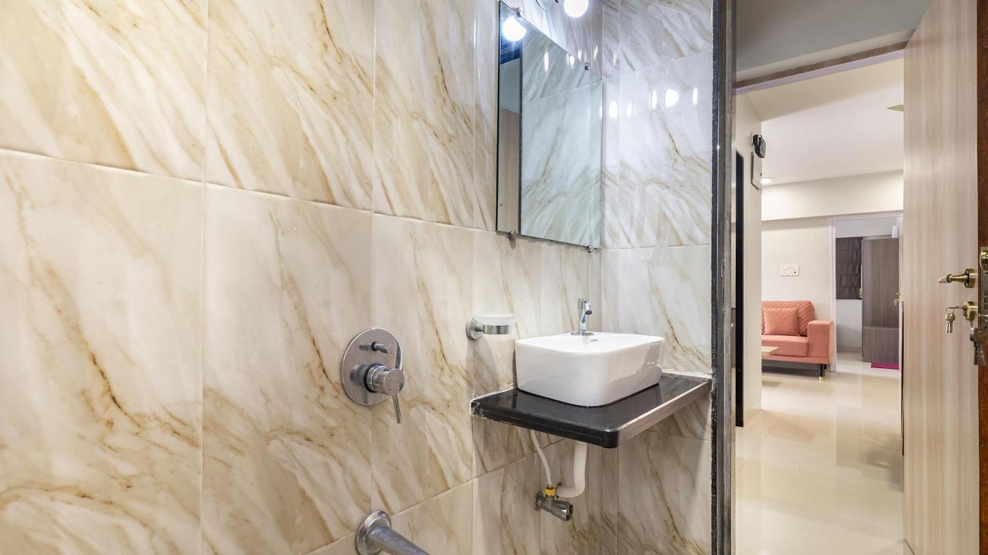 Treat Homes Service In Bkc Sindhuratna 503 * Mumbai