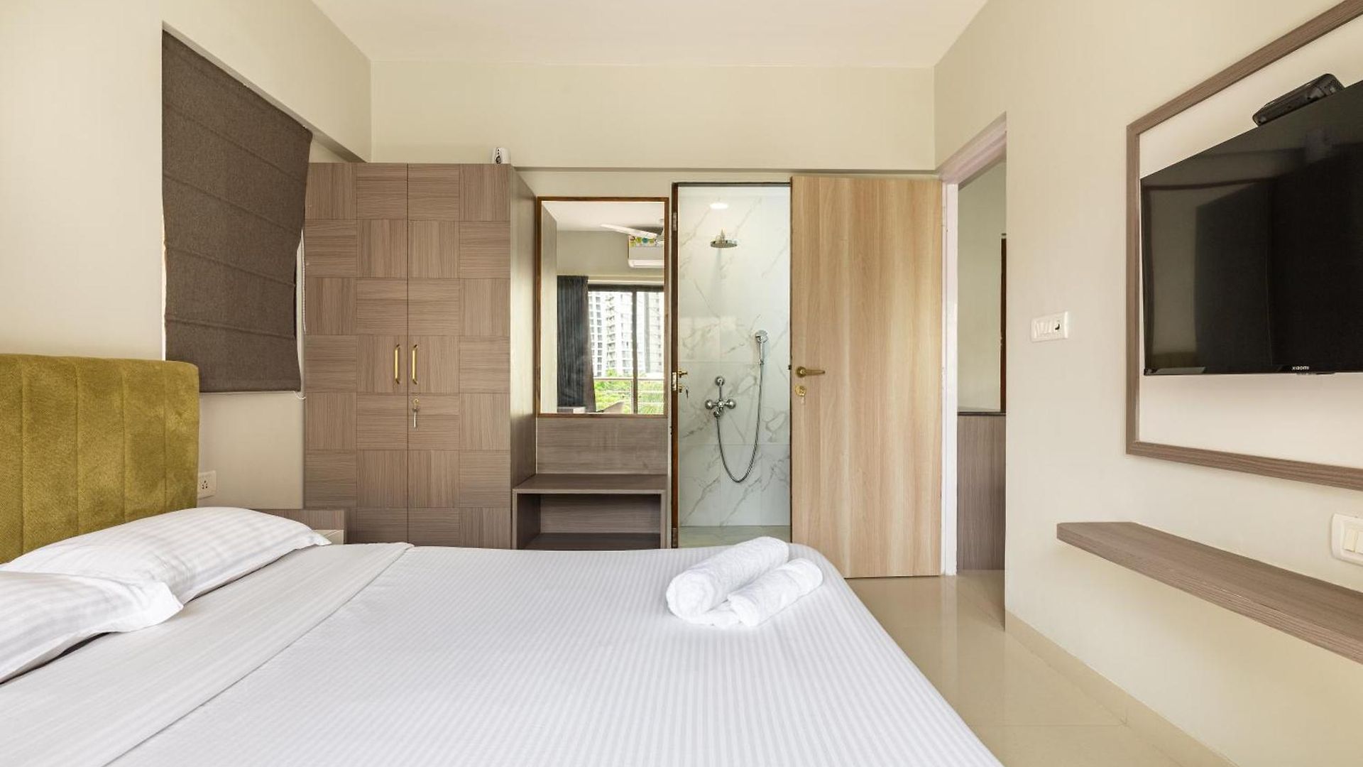 Treat Homes Service In Bkc Sindhuratna 503 Apartment *