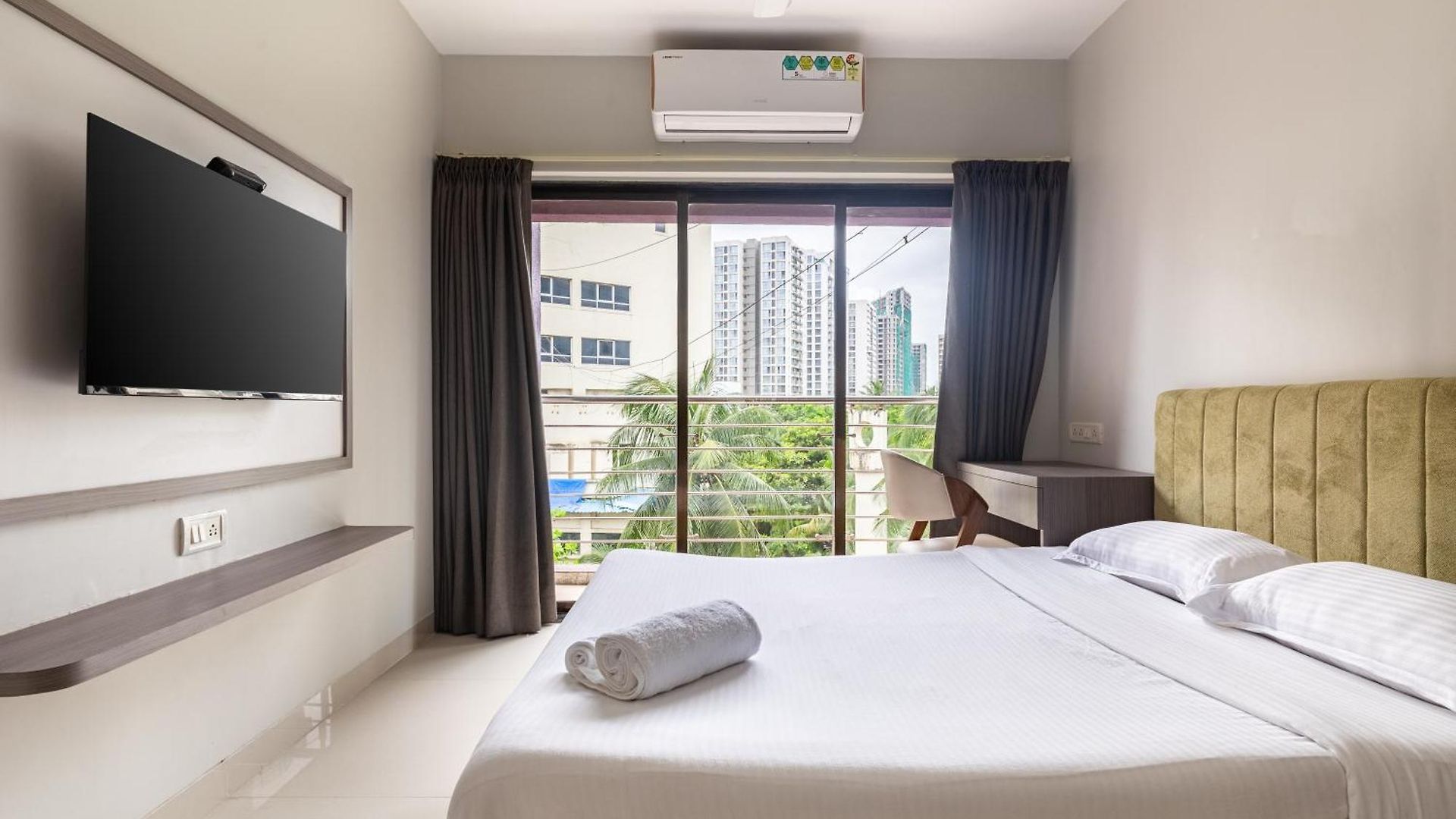 Treat Homes Service In Bkc Sindhuratna 503 * Mumbai