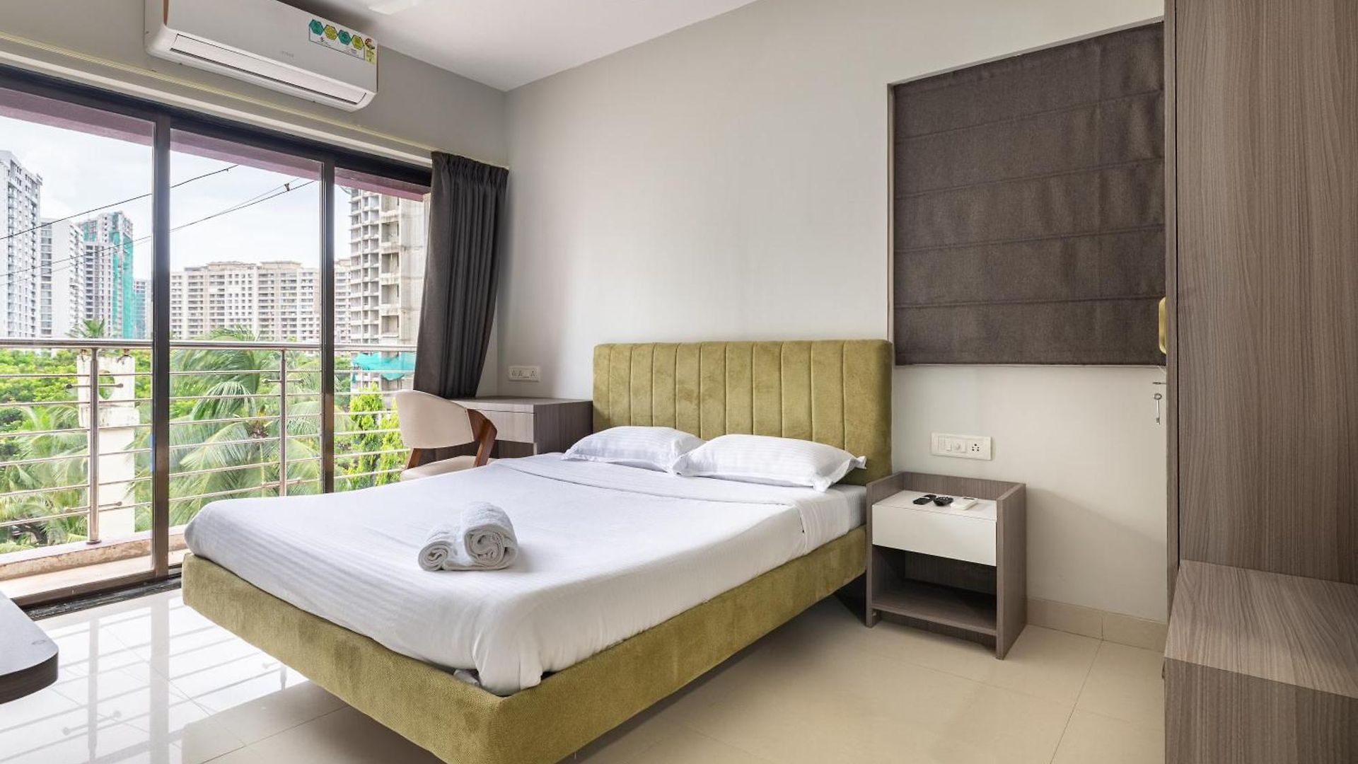 Treat Homes Service In Bkc Sindhuratna 503 * Mumbai