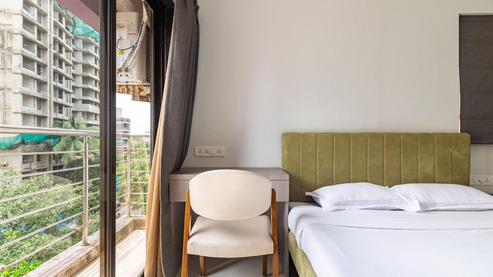 Apartment Treat Homes Service In Bkc Sindhuratna 503 *