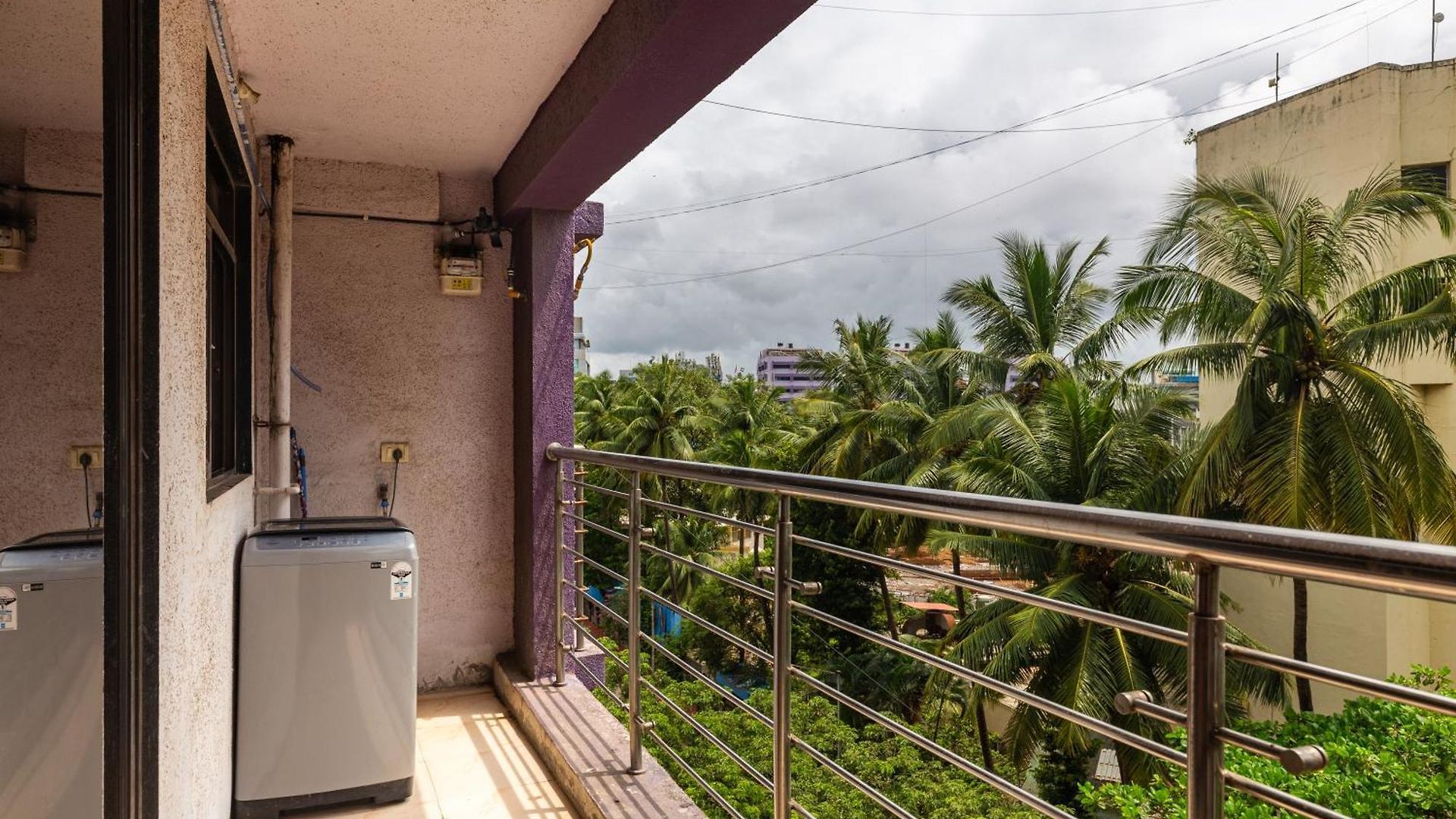 Treat Homes Service In Bkc Sindhuratna 503 Apartment *