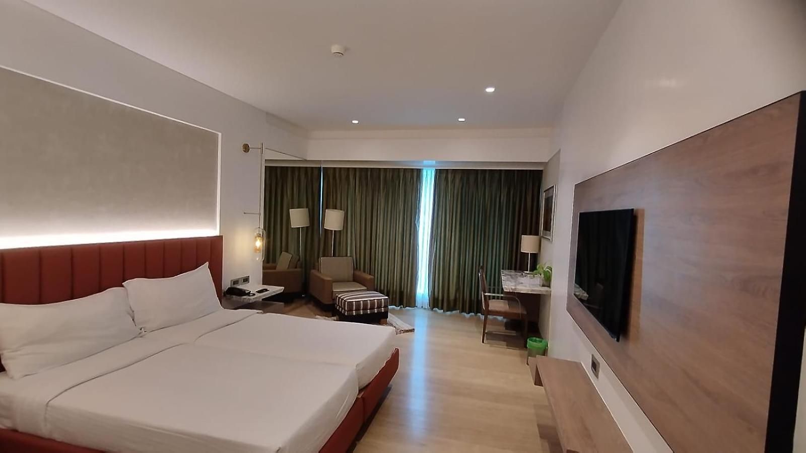 Mirage Hotel, International Airport Hotel 4*