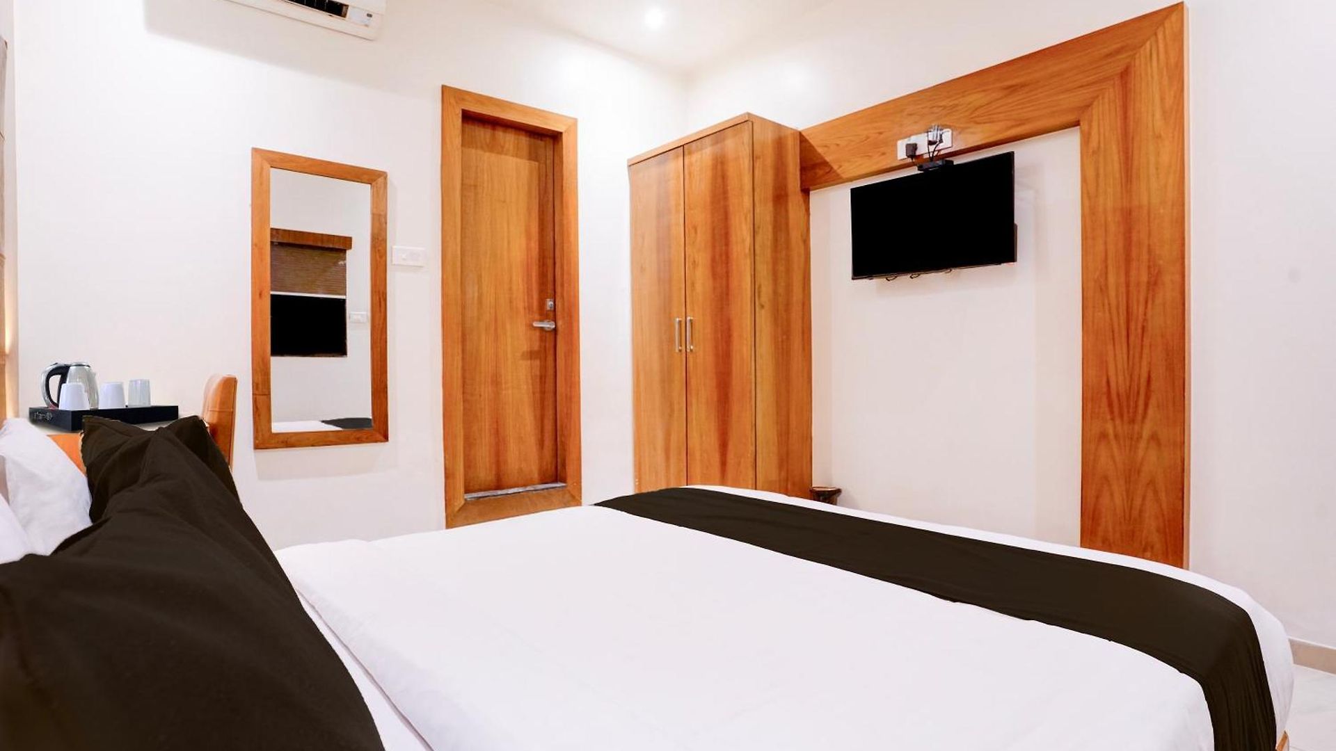 Super Townhouse Oak Times Square Le Western Hotel