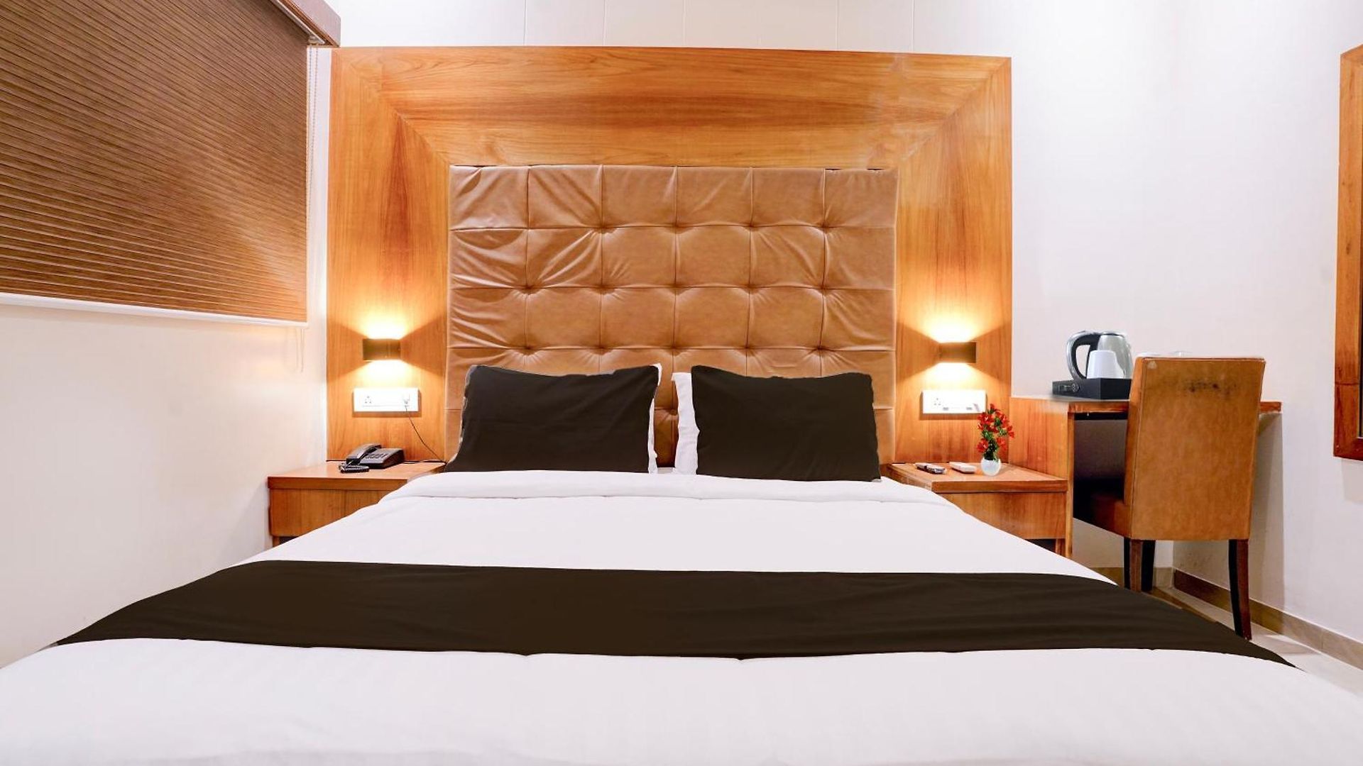 Super Townhouse Oak Times Square Le Western Mumbai