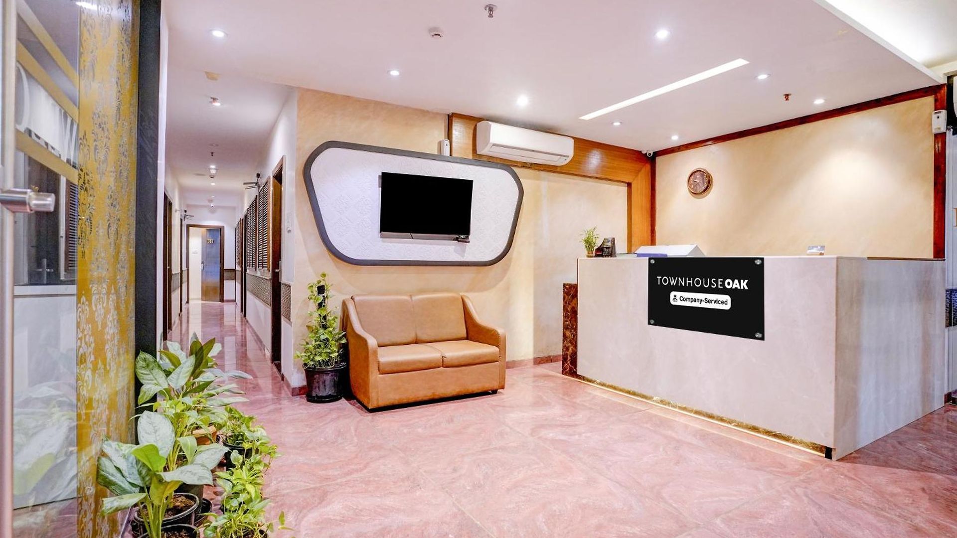 Super Townhouse Oak Times Square Le Western Hotel Mumbai