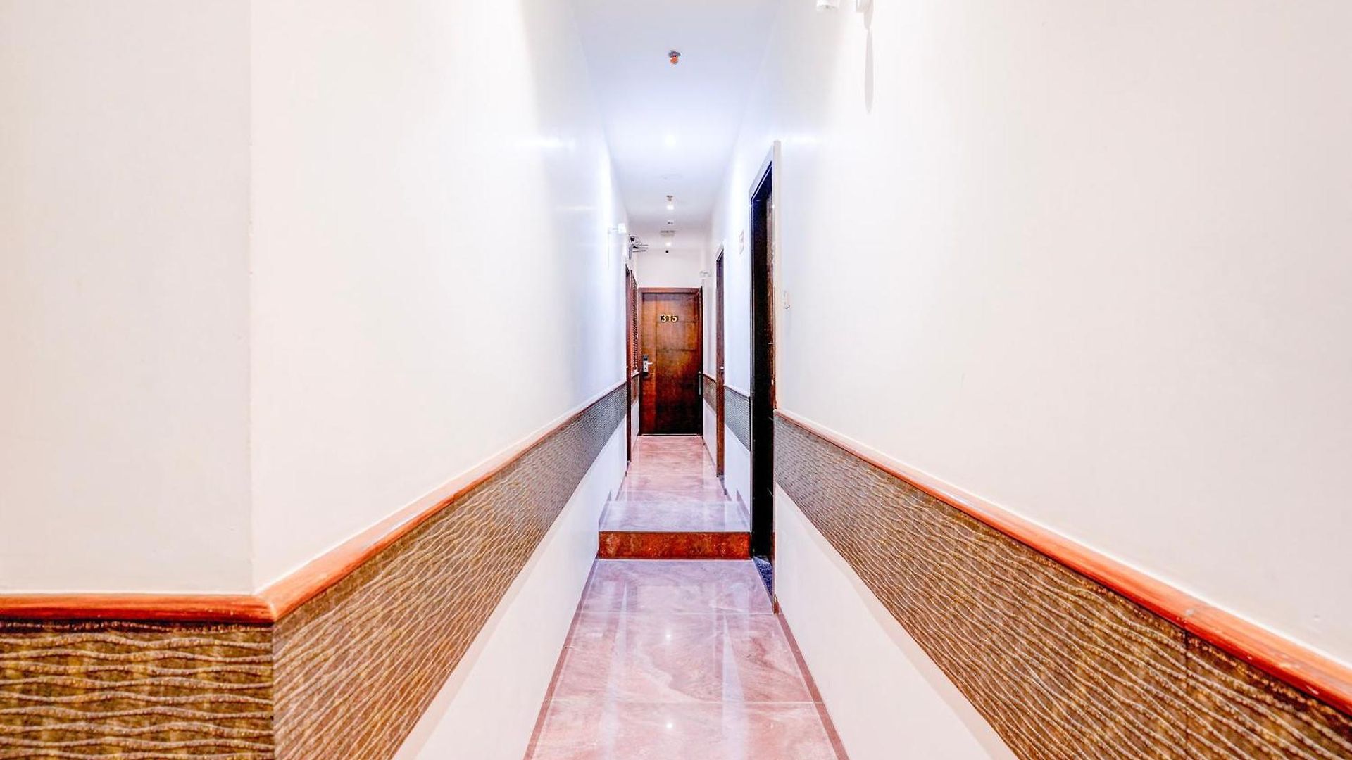 Super Townhouse Oak Times Square Le Western Hotel