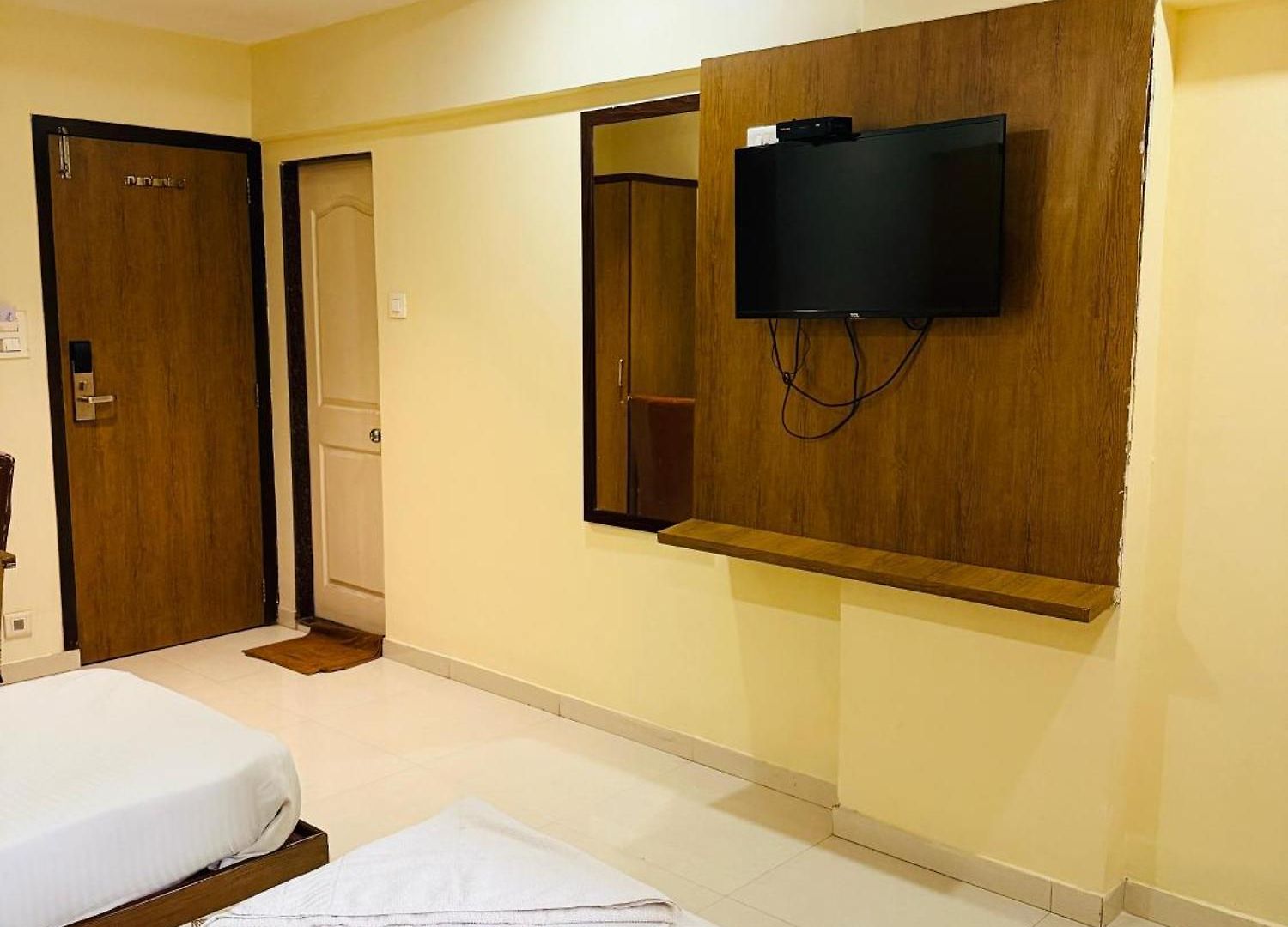 Crystal Luxury Inn- Bandra Hotel 3*
