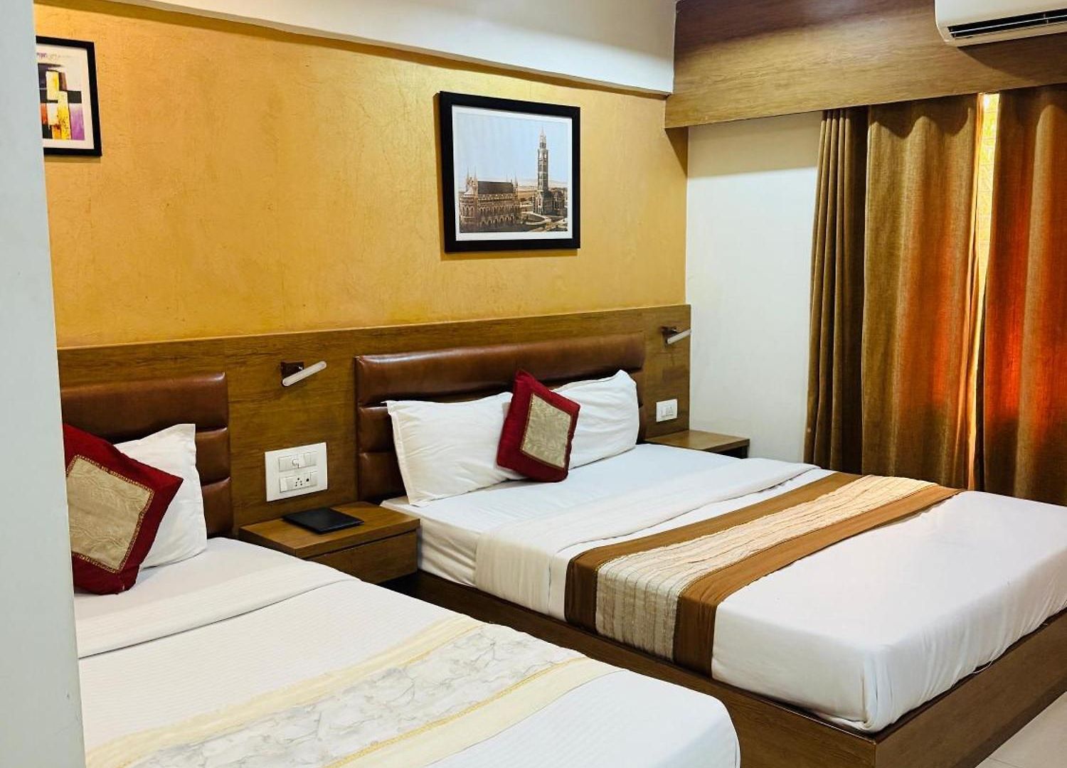 Crystal Luxury Inn- Bandra