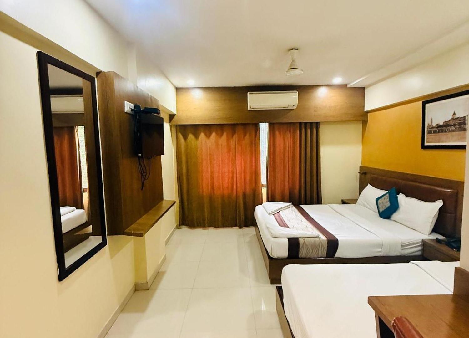 Crystal Luxury Inn- Bandra Mumbai