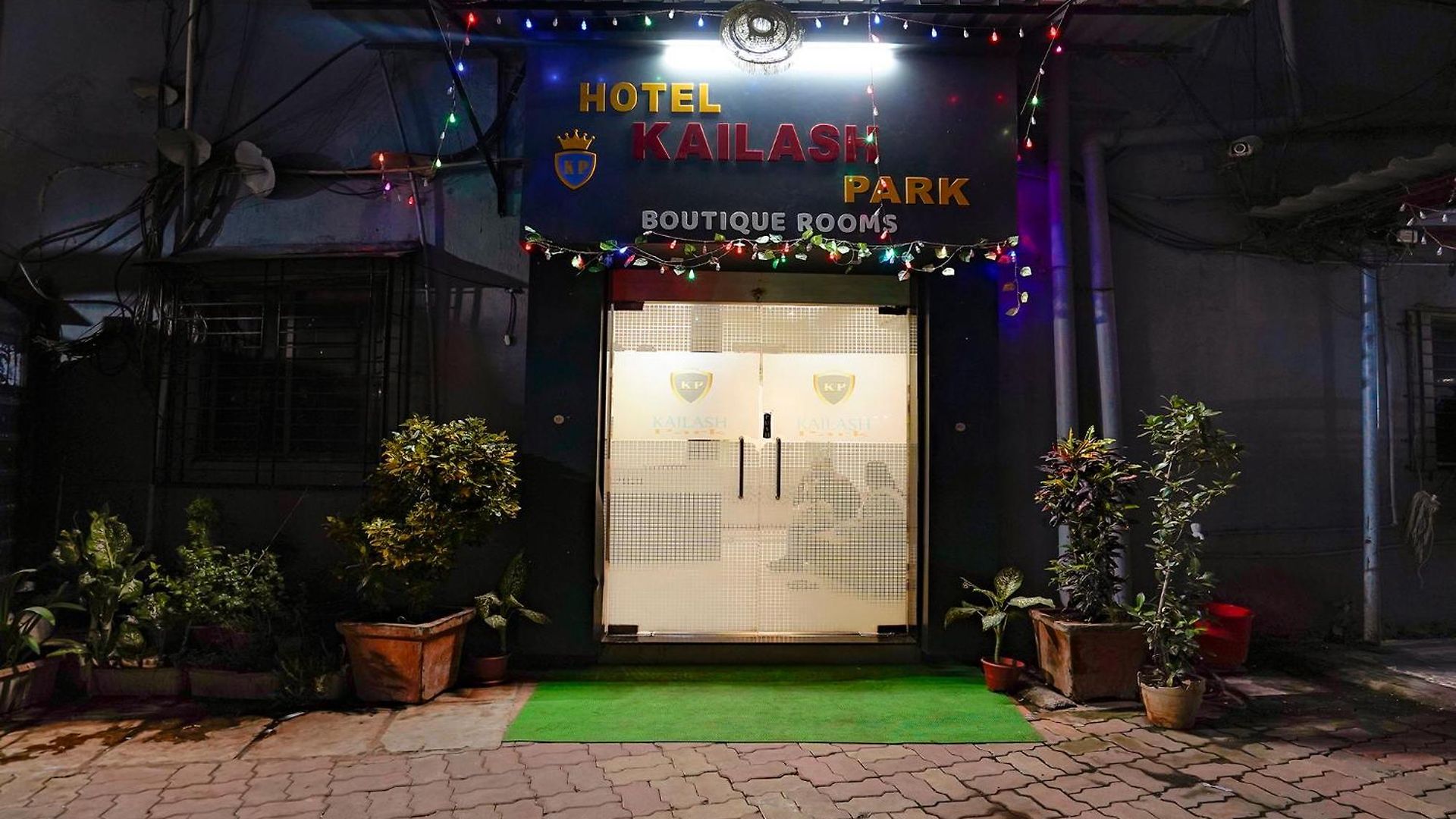 Via Kailash Park Hotel 2*