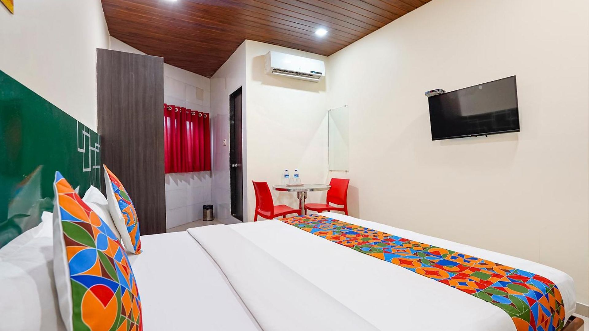 Via Kailash Park Hotel