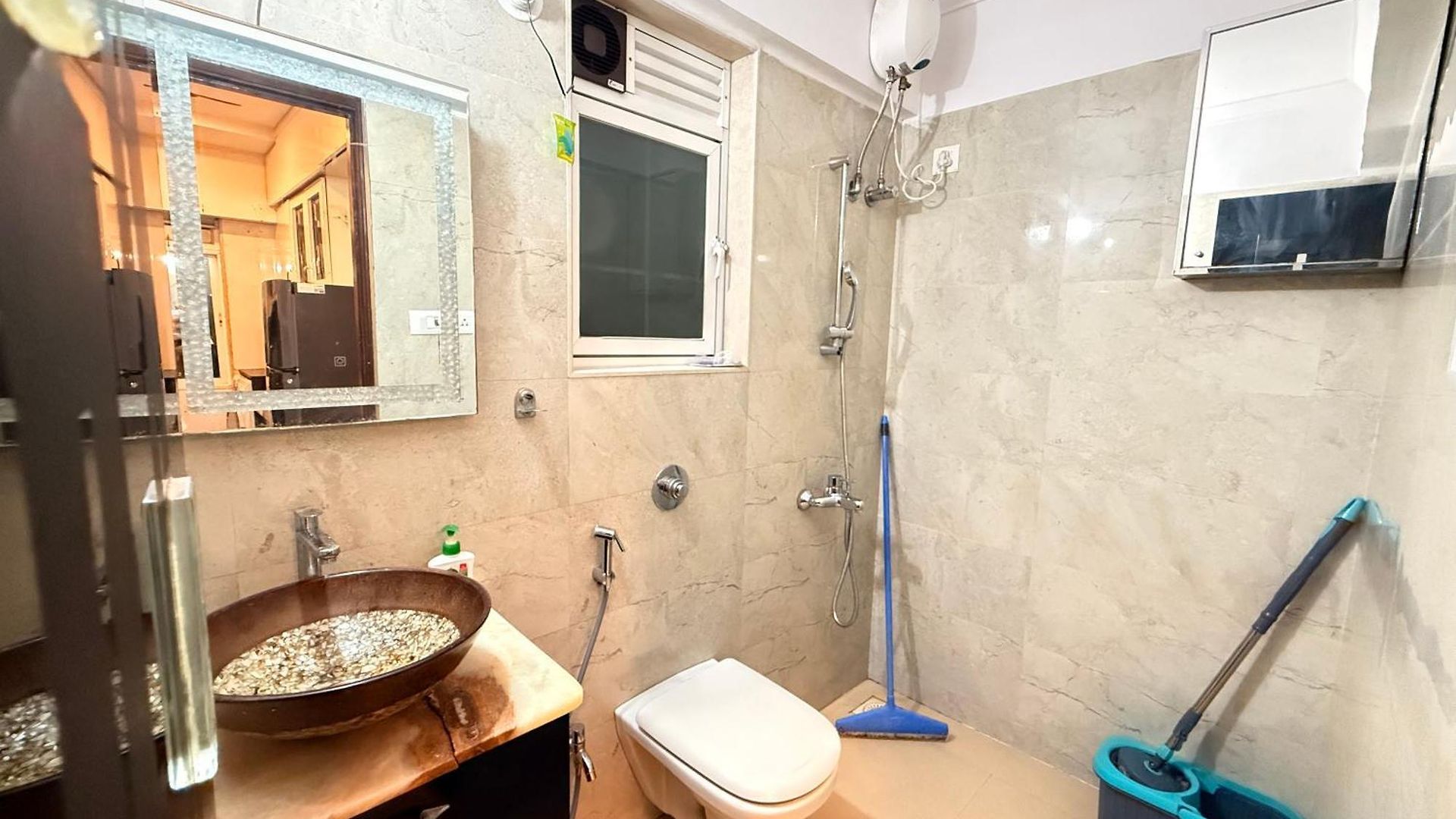 1bhk Modern Cozy Flat At Prime Location Livin Cove *