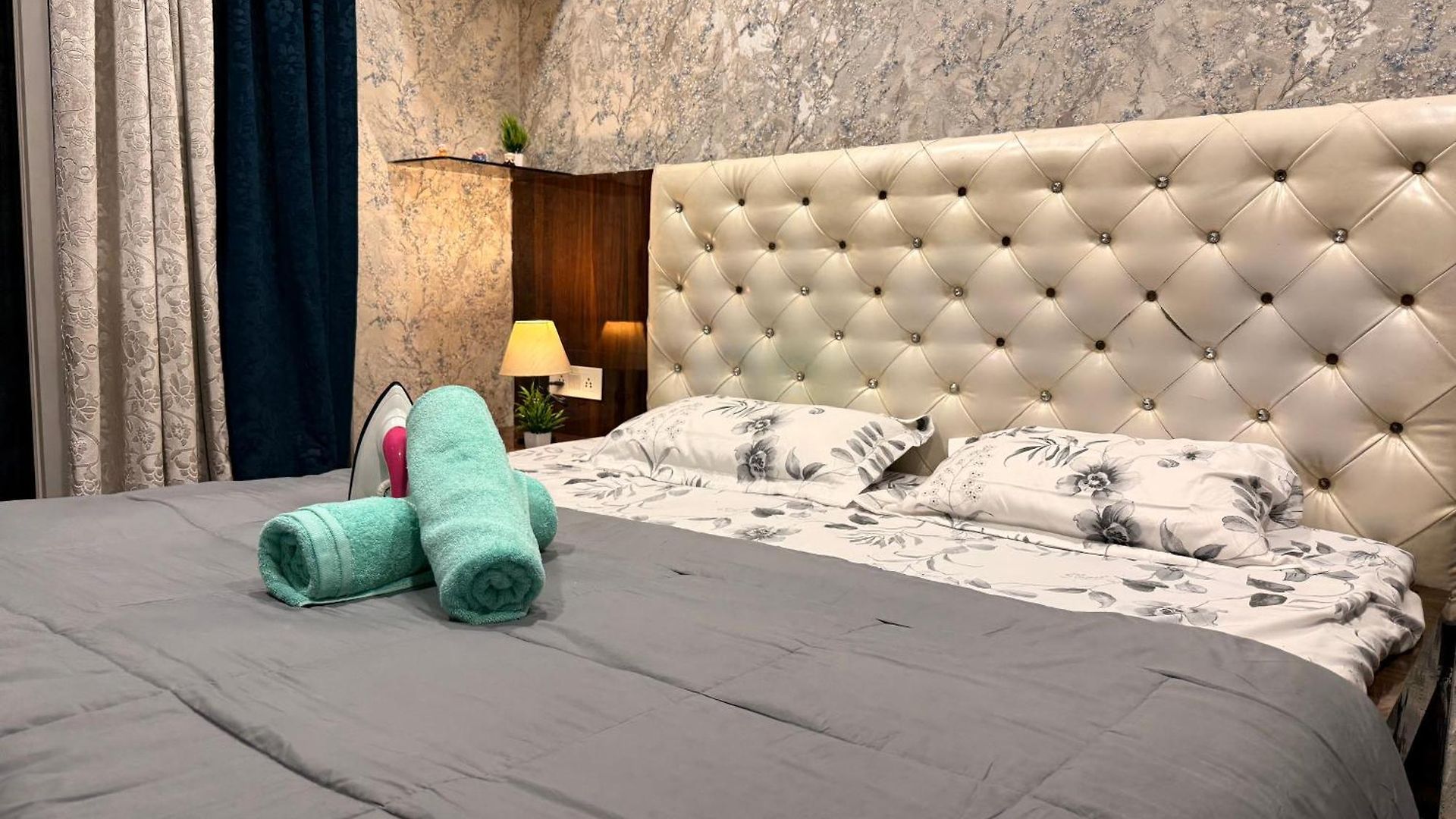1bhk Modern Cozy Flat At Prime Location Livin Cove Apartment *