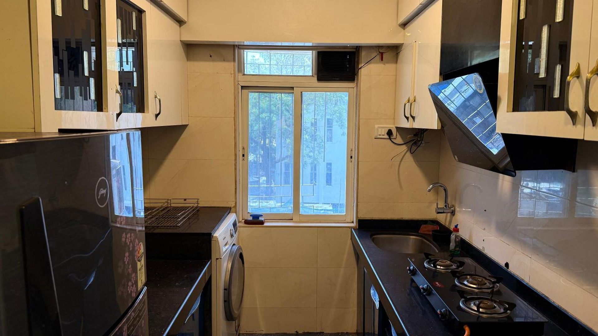 1bhk Modern Cozy Flat At Prime Location Livin Cove Apartment