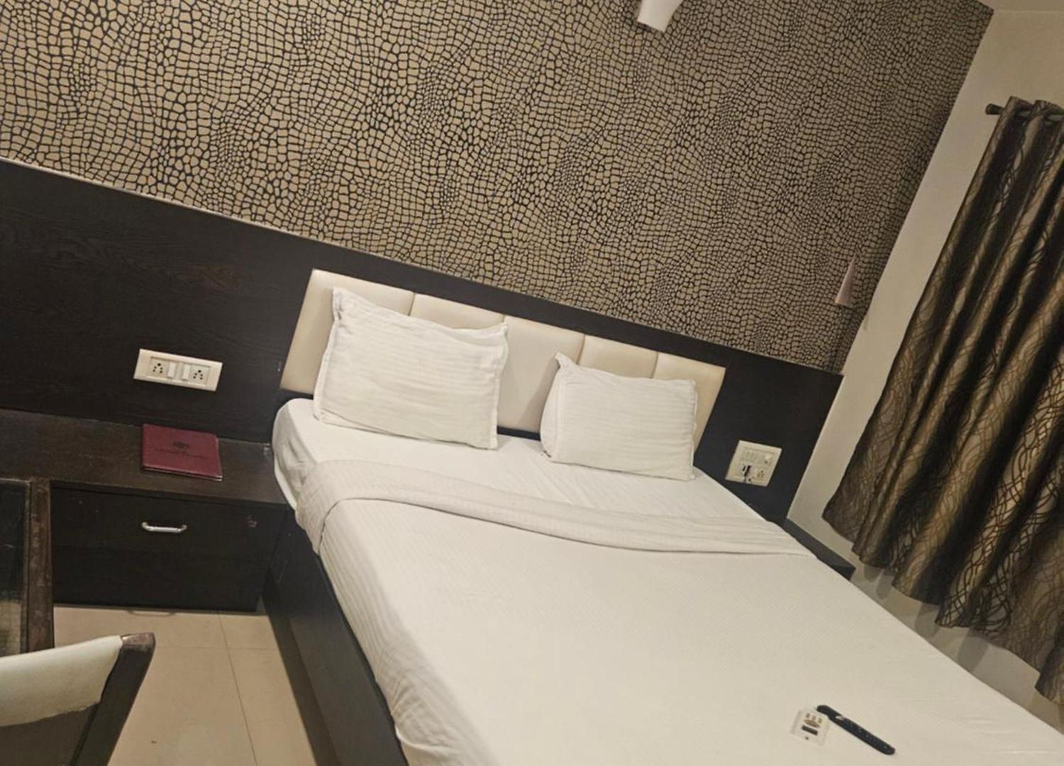 Hotel Prime Addore Palacee - Near Airport , Visa Consultant , Jio World Convention Centre Bkc