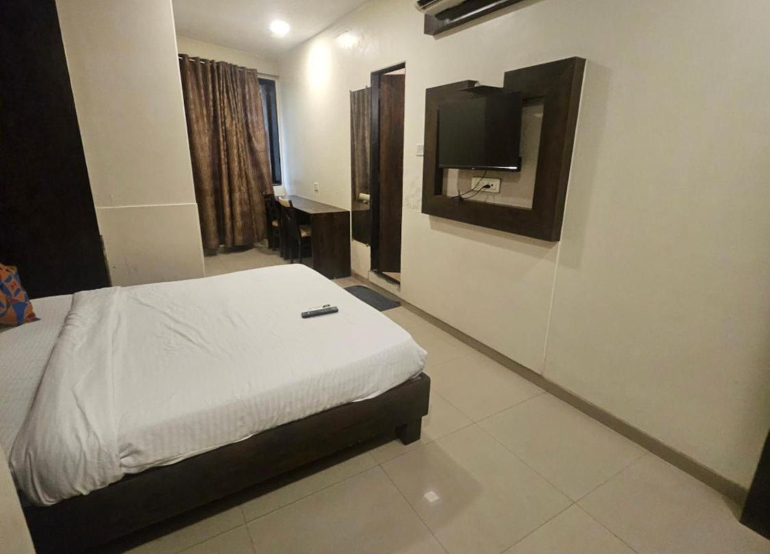 Prime Addore Palacee - Near Airport , Visa Consultant , Jio World Convention Centre Bkc Hotel Mumbai